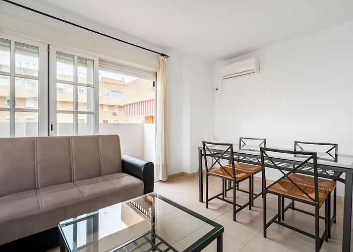 Centric And Spacious Flat With Free Car Park