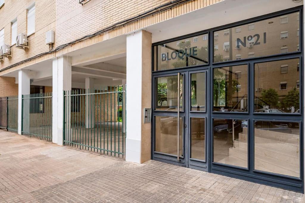 Apartment Centric And Spacious Flat With Free Car Park Sevilla