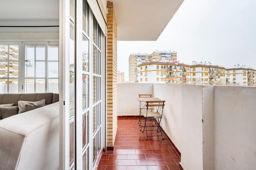 Apartment Centric And Spacious Flat With Free Car Park Sevilla